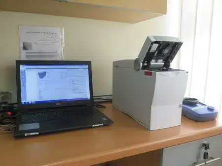 آزمایشگاه مولکولی