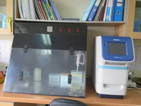 آزمایشگاه مولکولی